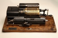 Máquina calculadora  adaptada TRIUMPHATOR