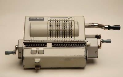 Máquina calculadora ODDER