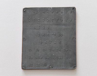 Tablilla de comunicación de sordociegos en braille