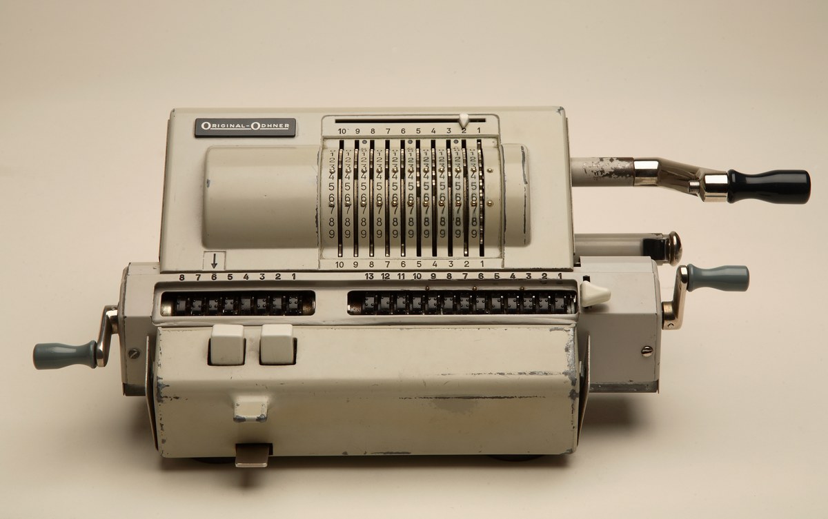 Máquina calculadora ODDER