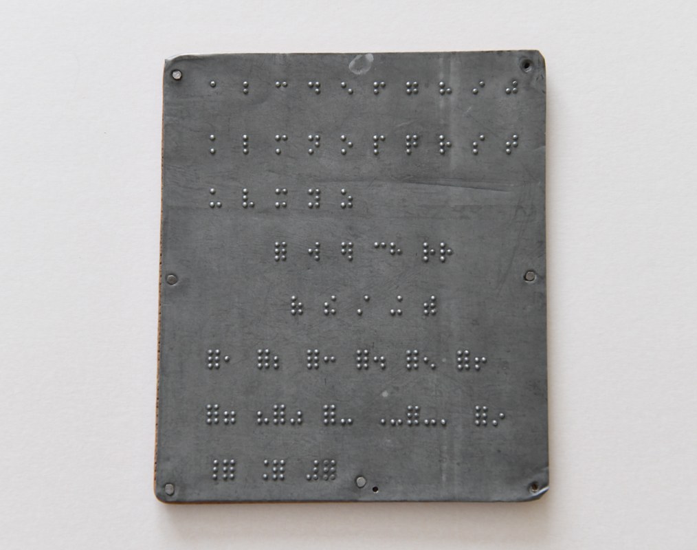 Tablilla de comunicación de sordociegos en braille