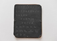 Tablilla de comunicación de sordociegos en braille