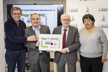 Personalidadespresentando el cupón diario dedicado a CEATE