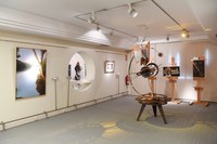 Sala de artistas ciegos  y con discapacidad visual grave