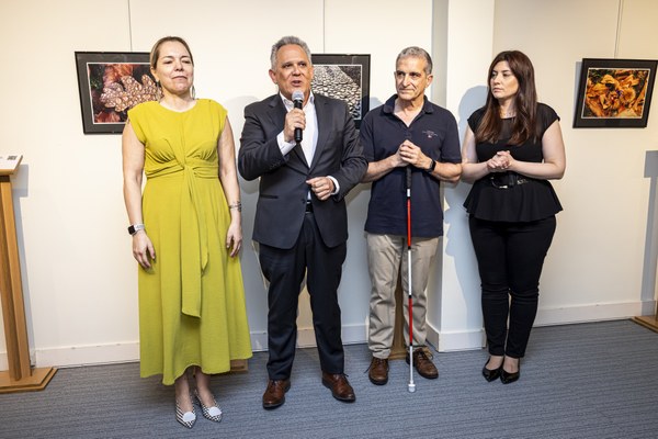 Personalidades ONCE durante la inauguración de Rafael Zapata